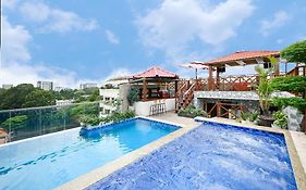 California Saigon Hotel & Rooftop Pool